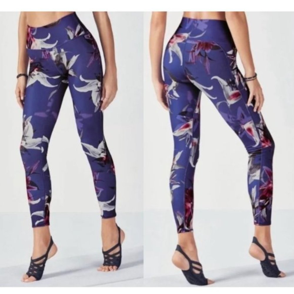NWT Fabletics High Waisted Printed Leggings Size XS